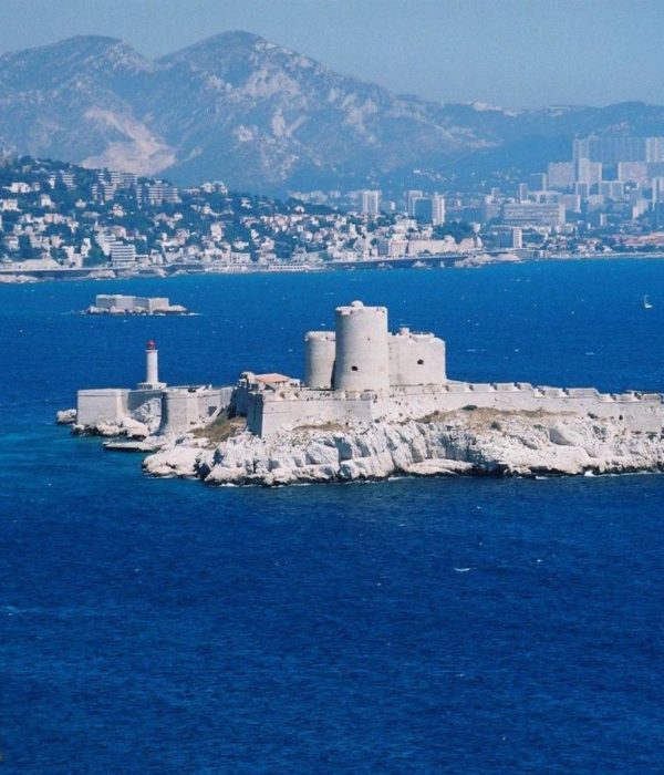 Boat Tour to Château d’If and Calanques